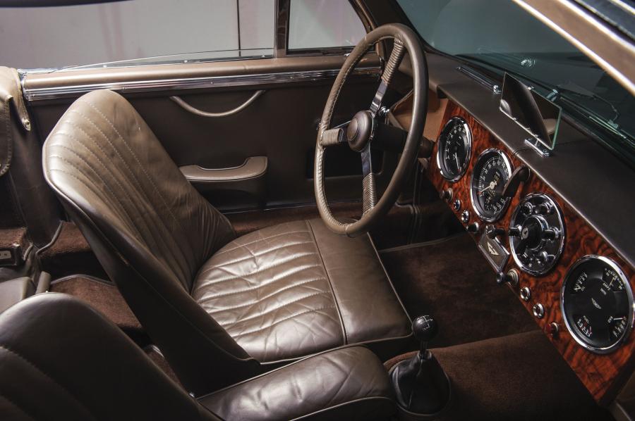 Интерьер Aston Martin DB2/4 Drophead Coupe 1953 года  (фото 13 из 13)